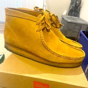Clarks Originals Wallabee Mustard Leather. Size 11.5 Men’s gently used.